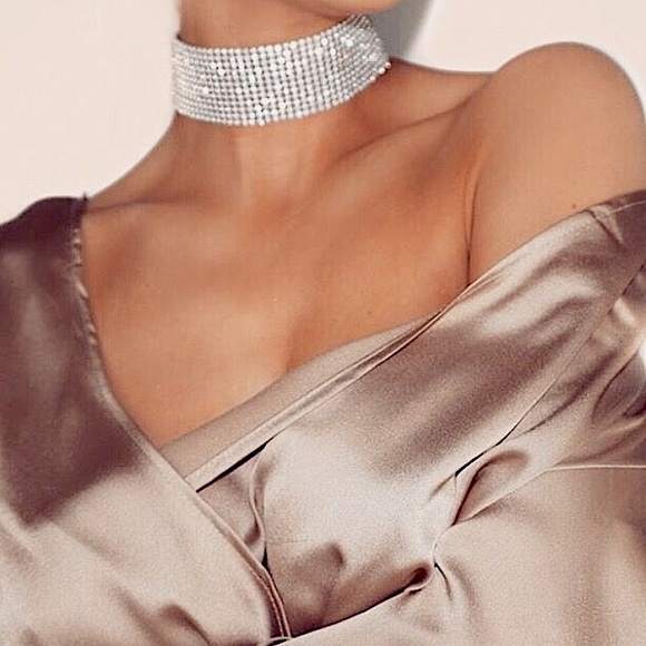 🔵𝟲𝟱%𝗢𝗙𝗙 𝗯𝘂𝗻𝗱𝗹𝗲𝘀 𝟯+🔵 NEW Wide Glamorous Rhinestone Choker - Picture 4 of 16